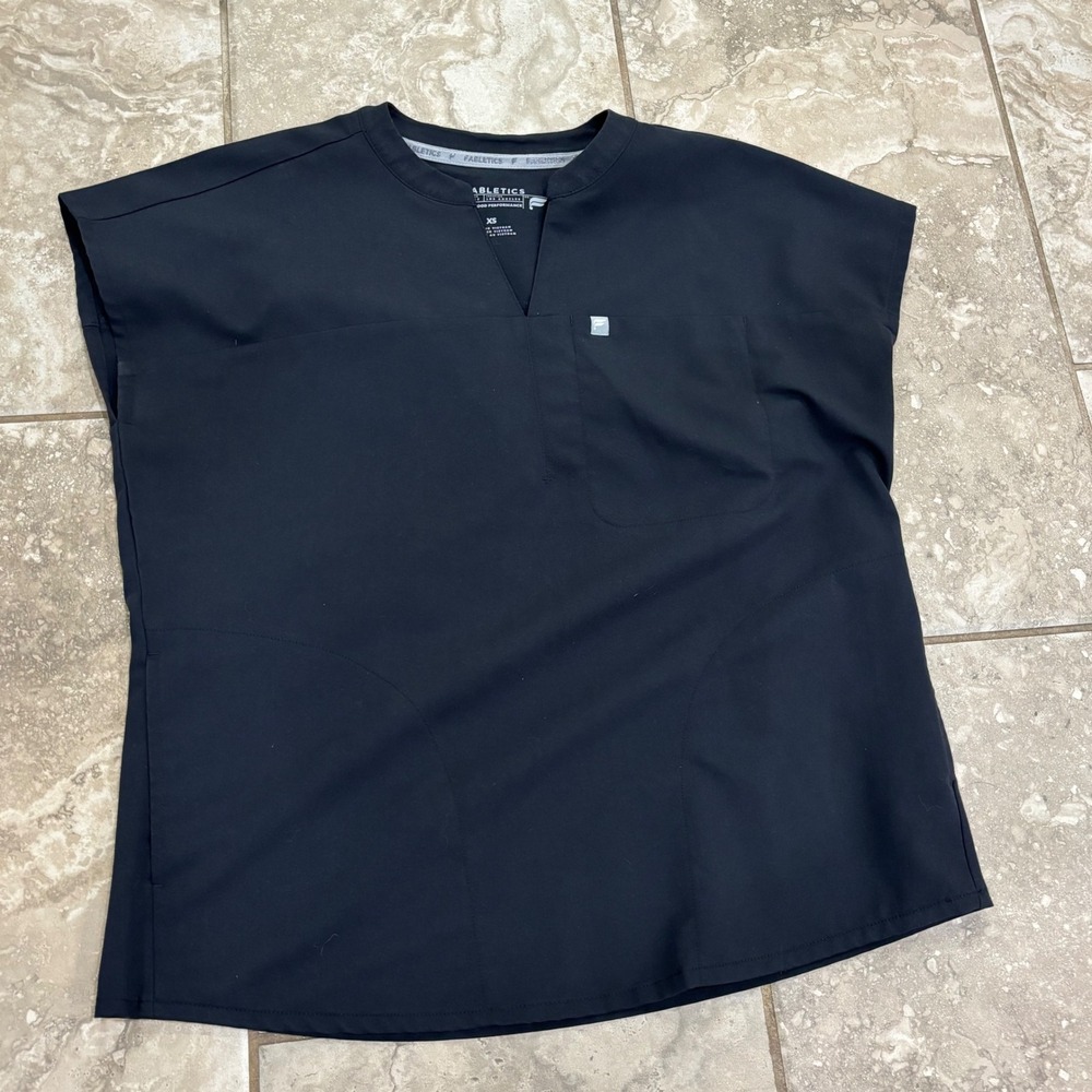 Fabletics Evolve Oversized Scrub Top XS Black Split Neck Short Sleeve